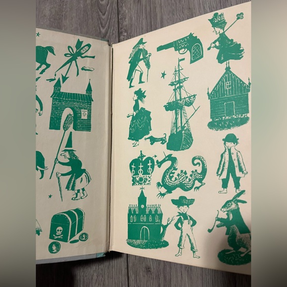 Vintage Storybook Set with Illustrations - Picture 8 of 11